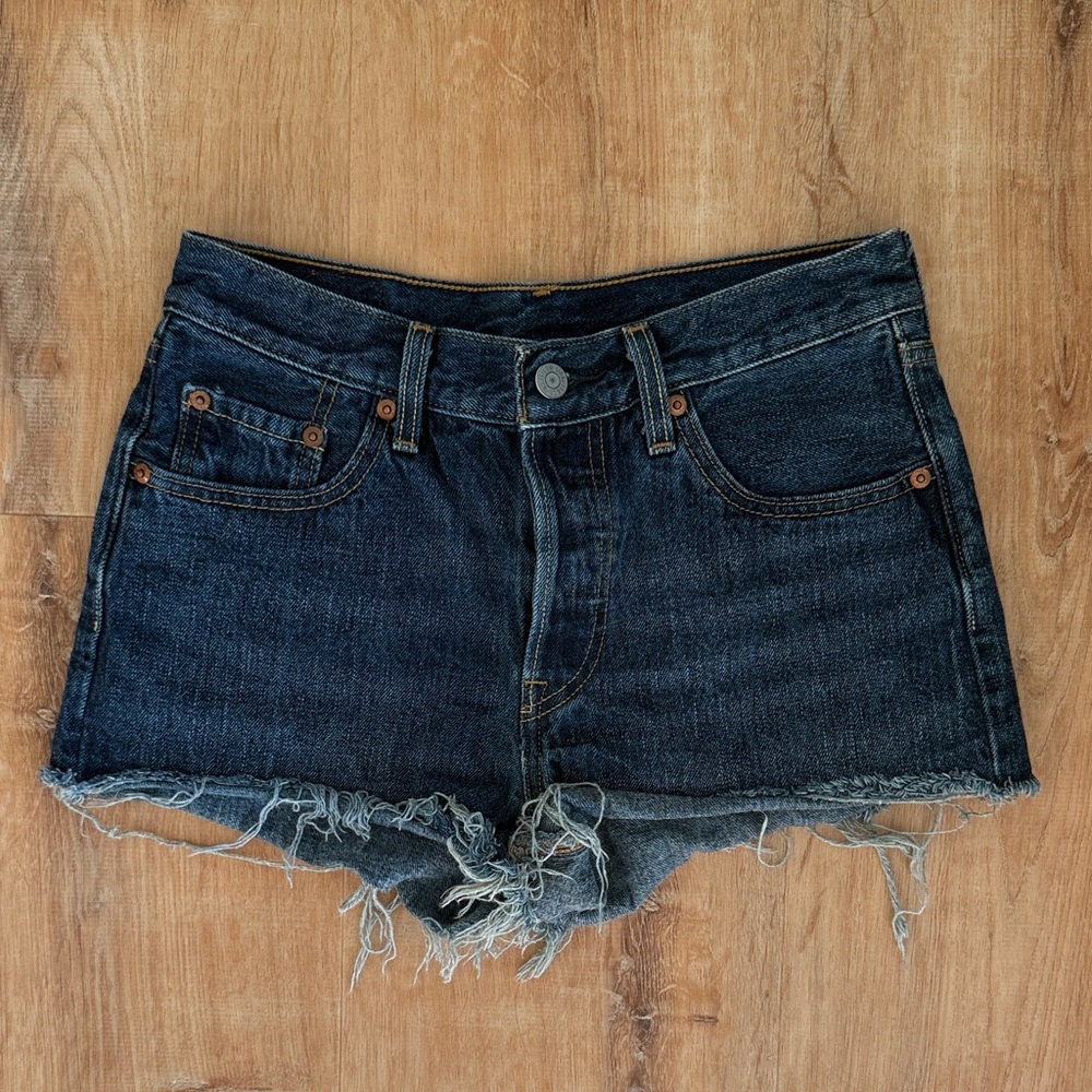 LEVI’s- 501 shorts size 25
